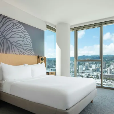 Renaissance Honolulu Hotel & Spa โรงแรมใกล้หาด Kuilei Cliffs Beach Park