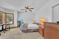 Blue Hill Lodge - Pet friendly