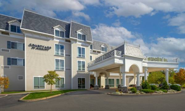 Courtyard Lenox Berkshires