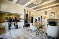 Ambassador Hotel Tulsa, Autograph Collection - Airport Shuttle