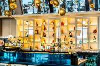 The St. Regis Maldives Vommuli Resort - bar