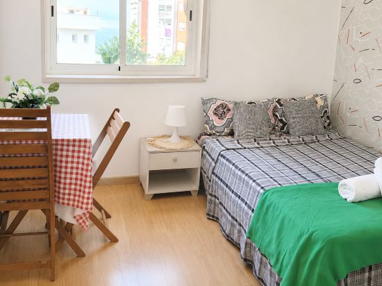 Charming Lisbon Apartment in Quiet Neighborhood