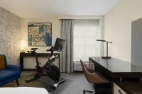 DoubleTree by Hilton McLean Tysons - Gym