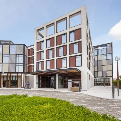 Hampton by Hilton Dubai Al Seef Hotels near Bateaux Dubai