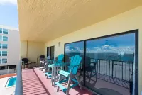 Fantastic Beachfront Condo, Perfect Location, Large 3 Bedroom, 2 Bath Sleeps 8 - 2-stjärniga