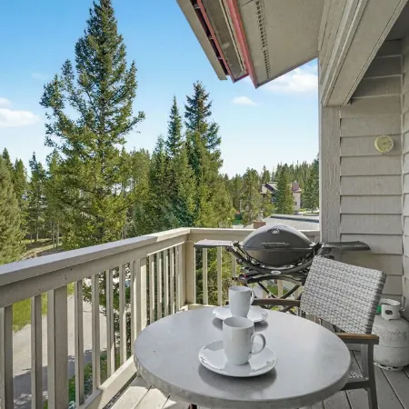 Mountain Views + Hot Tub Near Resort