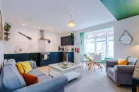 Stylish 2 Bedroom Apartment in Heart of Buxton - parking