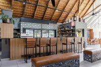Hippo Hollow Country Estate - bar