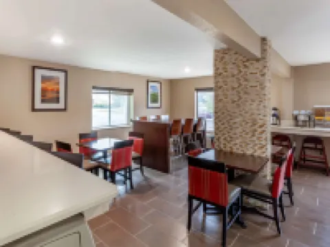 Clarion Pointe Racine - Mount Pleasant Hotels in Racine County