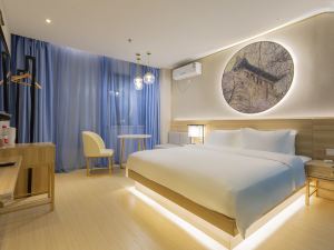 Super 8 Hotel (Jing'an Road, Wuhan Wuchang Railway Station East Square)