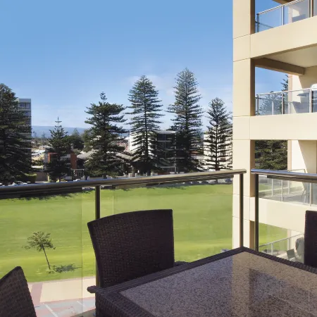 Oaks Glenelg Plaza Pier Suites