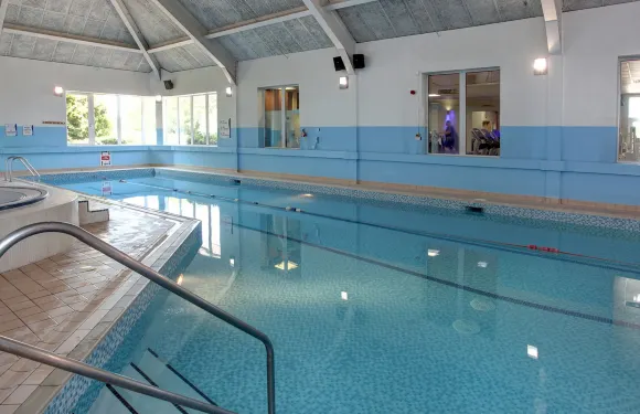 Holiday Inn 艾爾斯伯裏