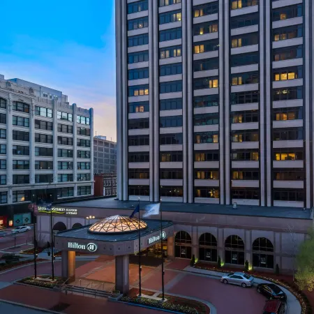 Hilton Indianapolis Hotel & Suites