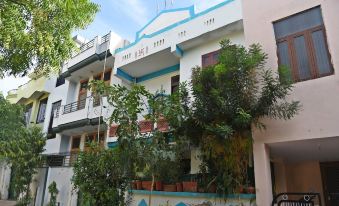 The Midas Guest House - Housity