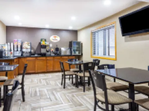 Super 8 by Wyndham Decorah Hotels in Decorah