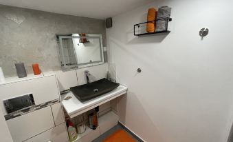 Cozy Furnished Basement Apartment