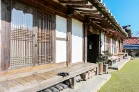 Yeongdeok Eunhaedang Hanok Stay Hotels in Yeongdeok