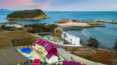 Yeosu Naples House Pension (Spa) Hotel in zona Hyangiram