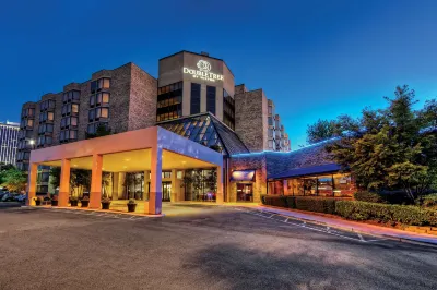 DoubleTree by Hilton Memphis Hotels near Mendenhall Commons