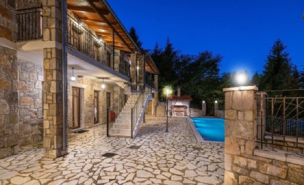 Oreades Suites - Housity
