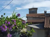 Aux Pierres Magiques Hotels in Saint-Laurent-de-Chamousset