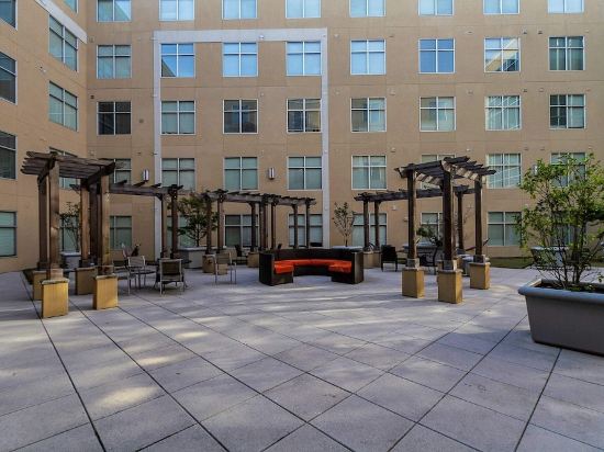 Close to Campus Student Housing + Amenities