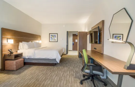 阿什伯勒洲際智選假日套房酒店