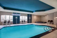 Days Inn & Suites by Wyndham Collingwood - Pools