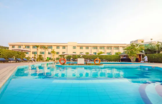 Fiesta Royale Hotel Отели в г. 