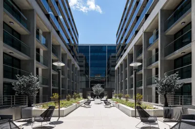 Avenue Hotel Canberra فنادق في 