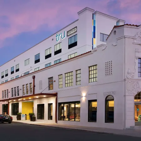 Tru by Hilton San Antonio Downtown Riverwalk Отели рядом с достопримечательностью «Торговый центр Rivercenter»