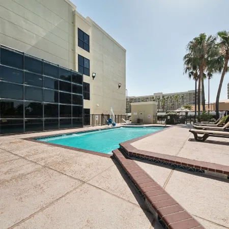 Comfort Suites Beachside