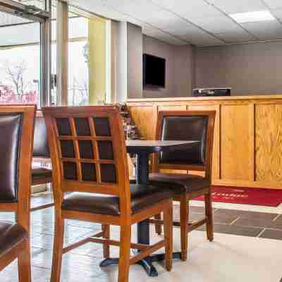 Econo Lodge Dining/Meeting Rooms