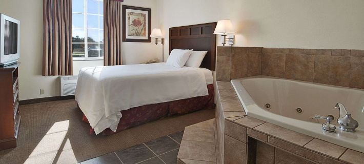Super 8 by Wyndham Bowling Green North Hotels in Warren County