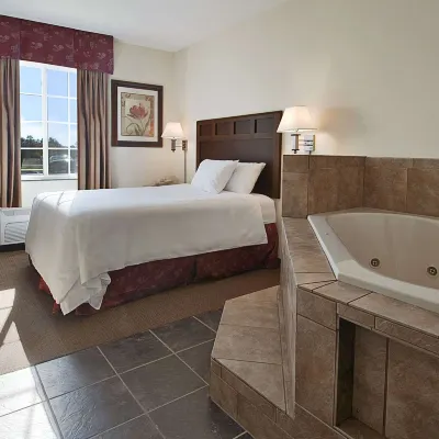 Super 8 by Wyndham Bowling Green North Hotels near National Corvette Museum