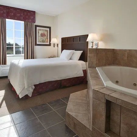 Super 8 by Wyndham Bowling Green North