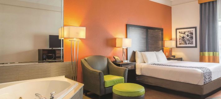 La Quinta Inn & Suites by Wyndham Prattville Hotels in Autauga County
