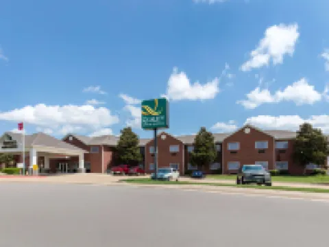 Quality Inn & Suites Mountain Home North Hotels in Baxter County