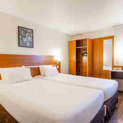 Comfort Hotel Aeroport Lyon St Exupery Rooms