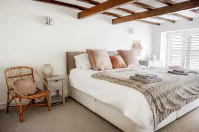 Beach Front Cottage Sleeps 6 🐕 Dog Friendly Hotels near Port Erin Railway Museum