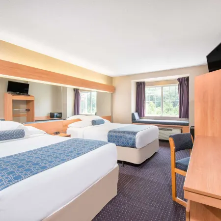 Microtel Inn & Suites by Wyndham Hazelton/Bruceton Mills