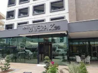 Riviera Zen Hotel Adult Only - parkir