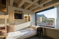Jam Brussels Hotel dekat Base Design Brussels
