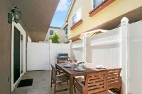 Awesome Multi Level - Large Patio - Fast Wifi - Work Desks - Self Check in! (cm-2) LIULI Crystal Art附近的飯店