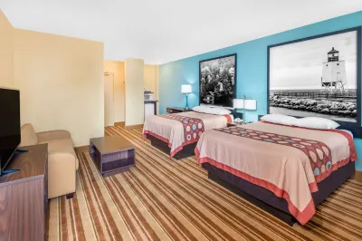 Super 8 by Wyndham Thunder Bay Hotels near Lakehead University