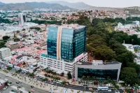 Courtyard Guayaquil Hotels near Familia Monge Monge