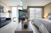 100 Luxury Suites Hotel di 