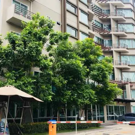 The Lux Ladprao 10
