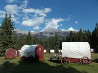 Rustic Beaverfoot Lodge Hotels near Emerald Lake
