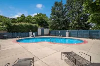 Rodeway Inn - Pools